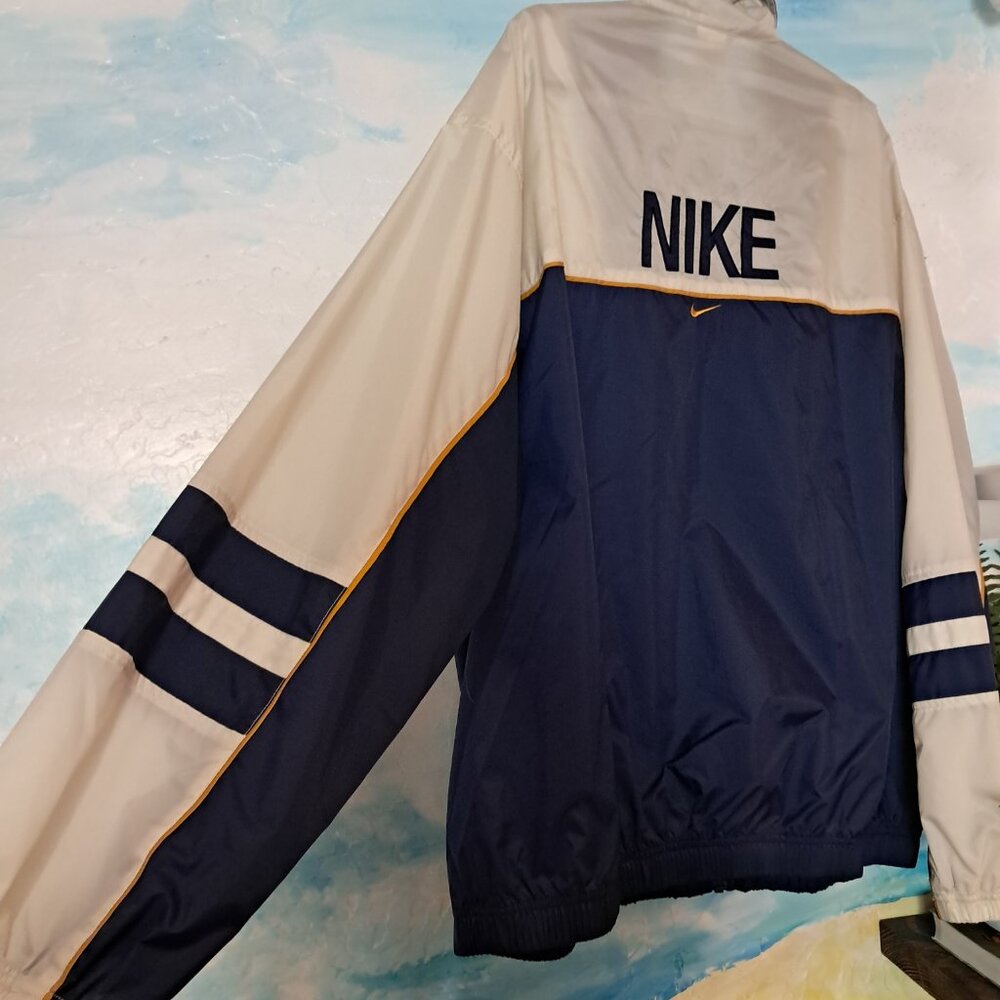 Men's size 2X vintage Nike windbreaker, LIKE NEW CONDITION